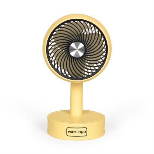 Aan de zijkant van de basis van de ventilator, het ronde deel.